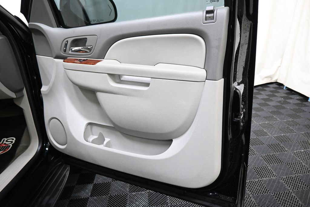 Used 2013 Chevrolet Tahoe LT w/ Luxury Package image 23