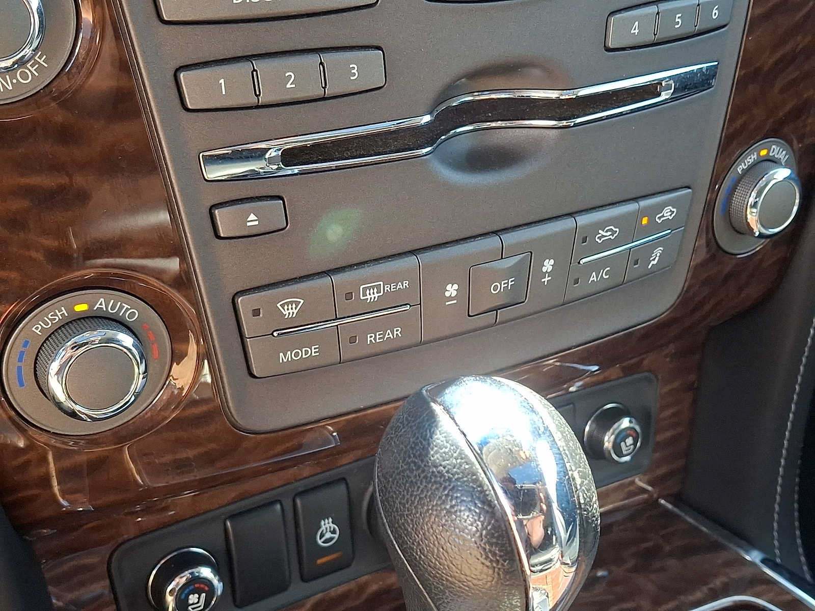 Used 2017 Nissan Armada Platinum w/ Interior Lighting Package AWD/4WD image 16