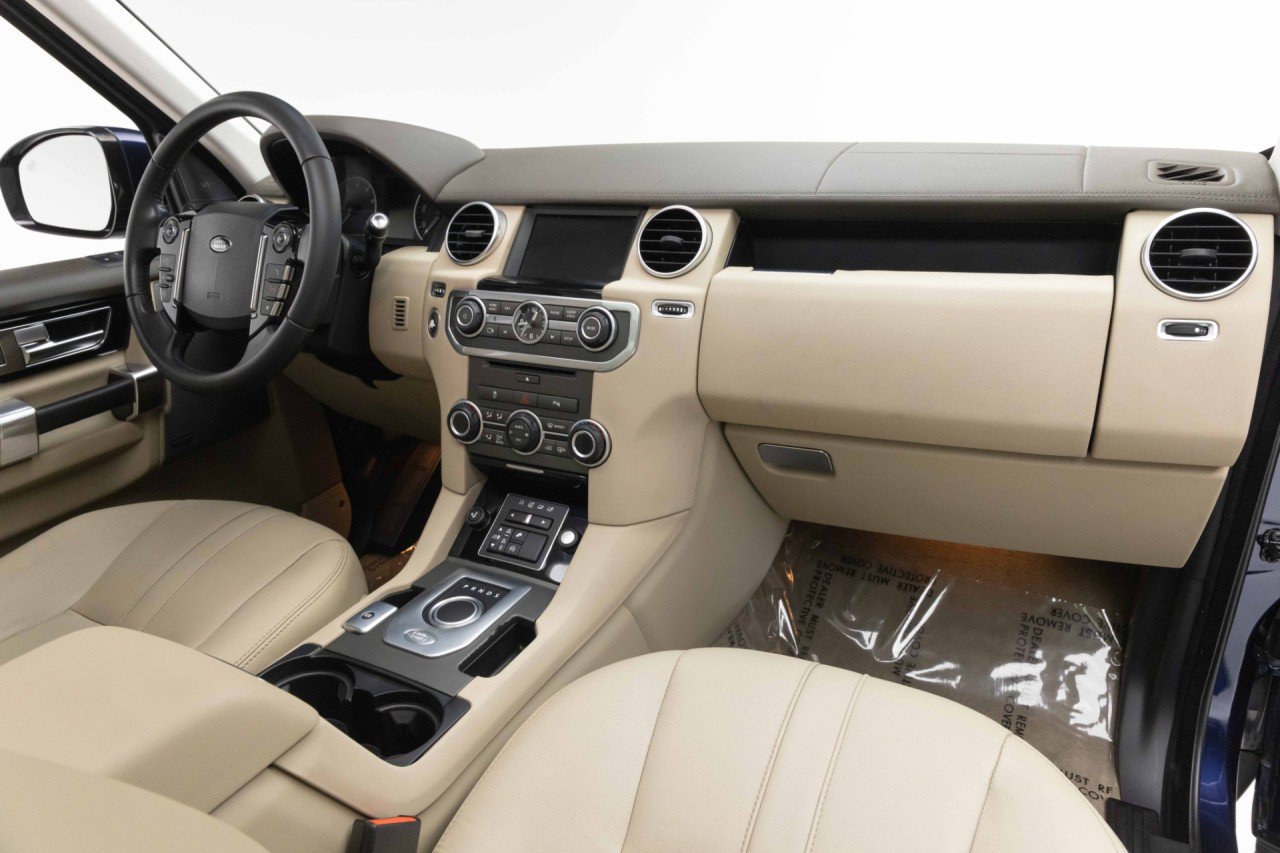 Used 2016 Land Rover LR4 HSE AWD/4WD image 2