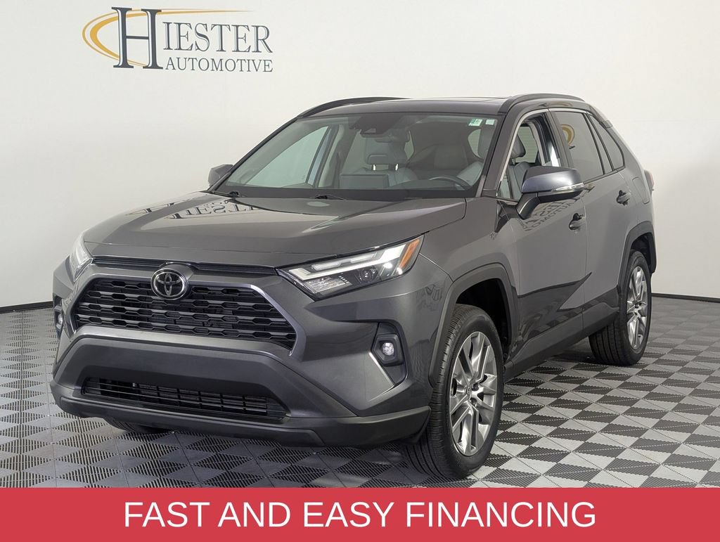 Used 2022 Toyota RAV4 XLE Premium AWD/4WD image 4