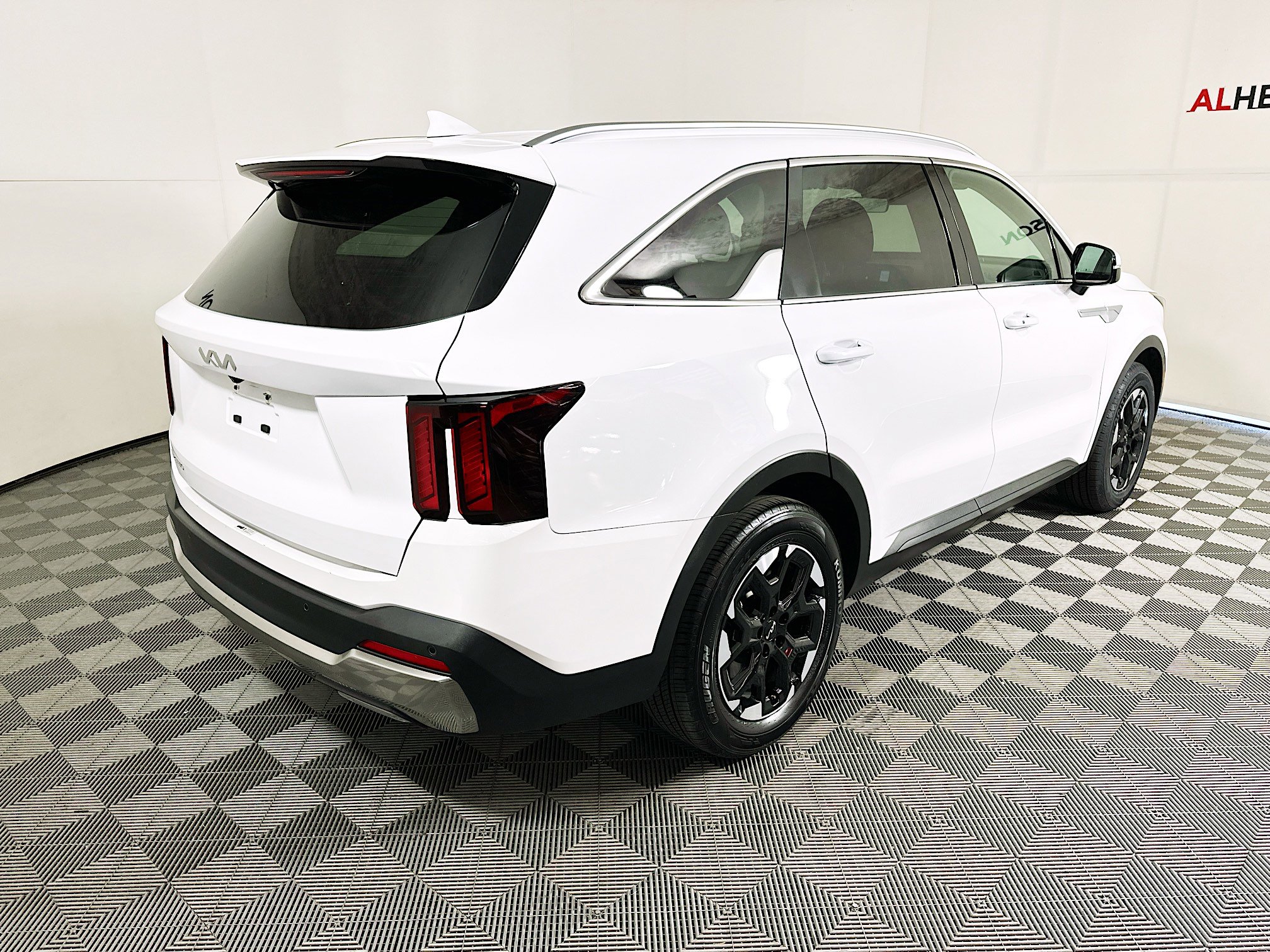 Used 2024 Kia Sorento S image 3