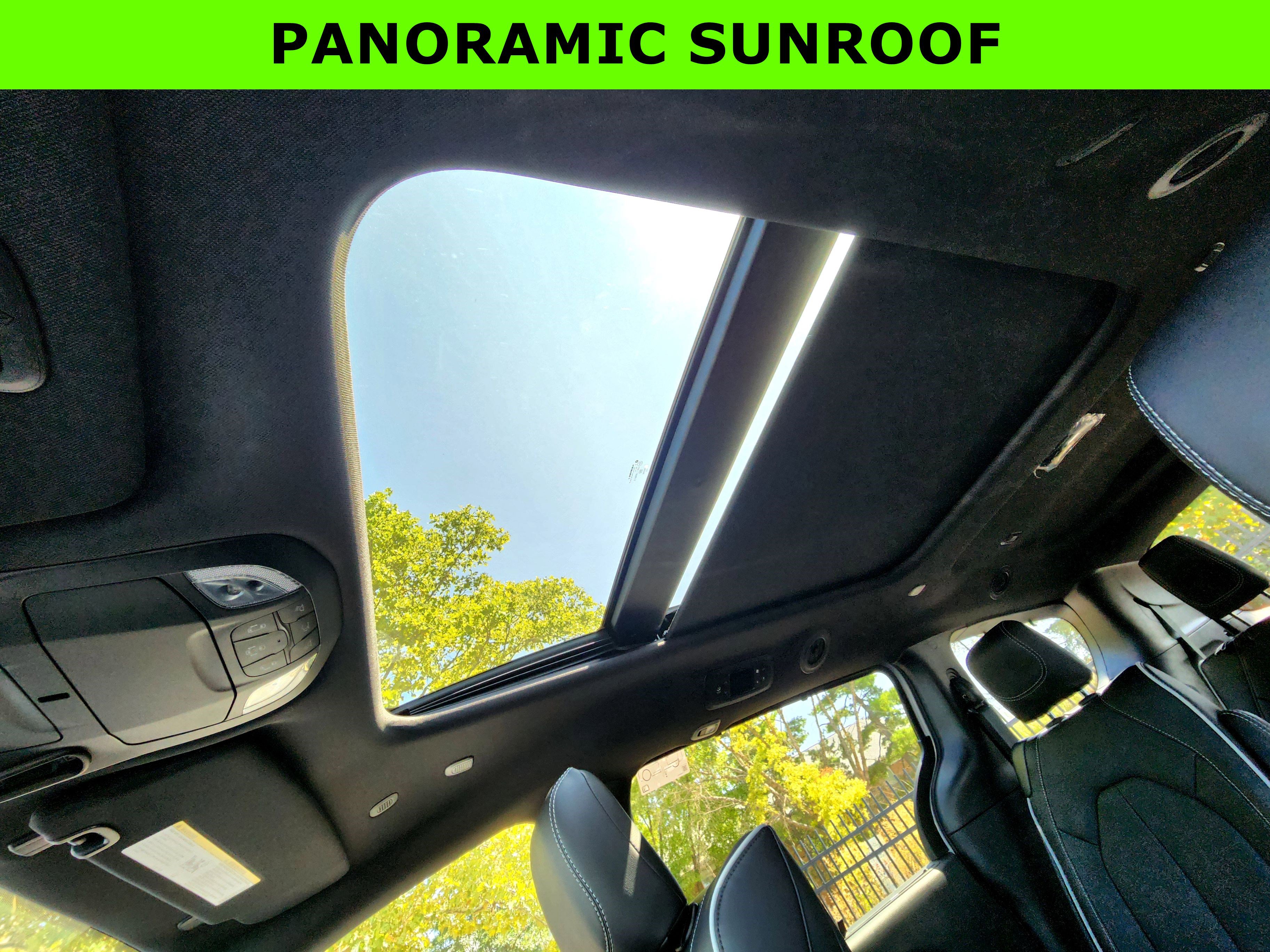 New 2026 Chrysler Pacifica Limited w/ Uconnect Theater Family Group image 20