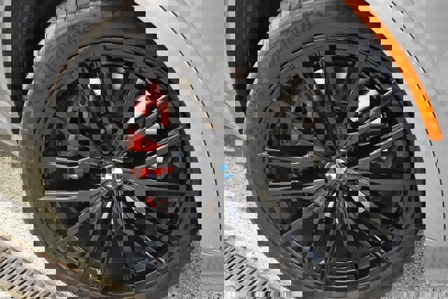 Used 2024 BMW X5 M60i w/ Executive Package image 14