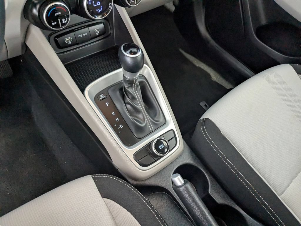 Used 2025 Hyundai Venue SEL FWD image 21