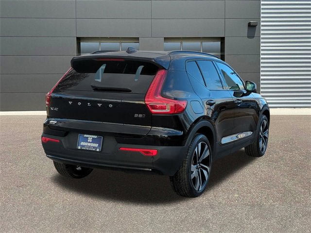 Used 2025 Volvo XC40 B5 Plus image 7