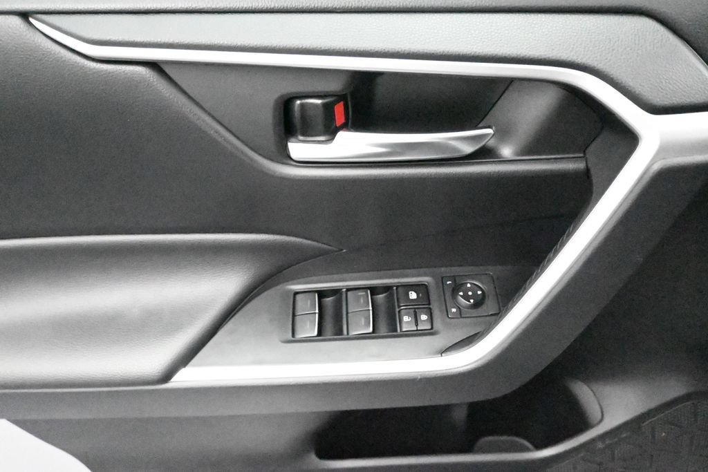 Used 2023 Toyota RAV4 XLE AWD/4WD image 13