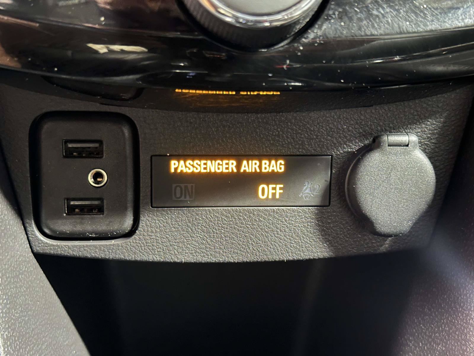 Used 2020 Chevrolet Trax Premier AWD/4WD image 28