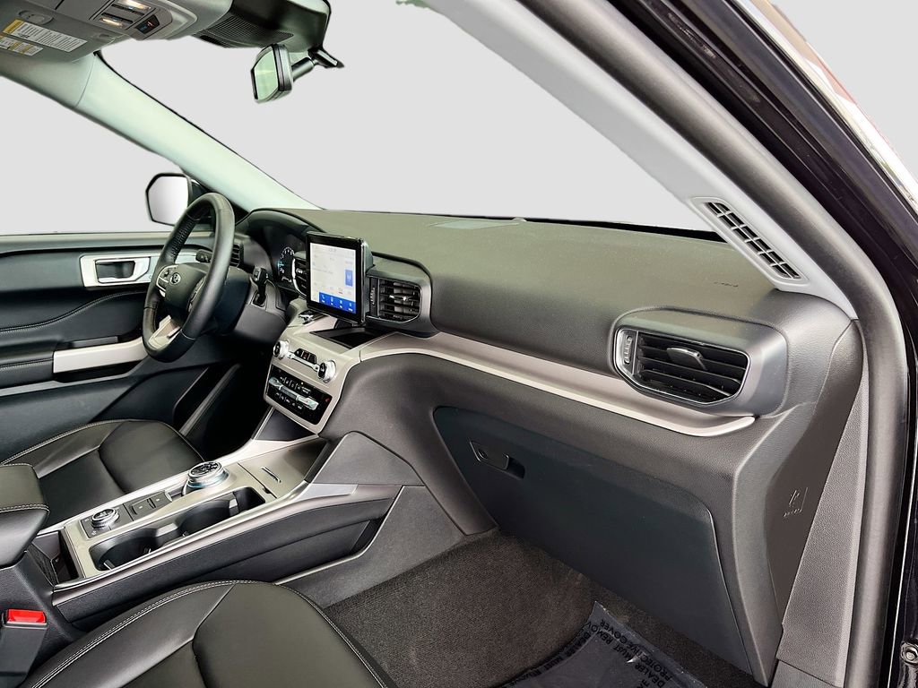 Used 2024 Ford Explorer XLT w/ Equipment Group 202A image 29