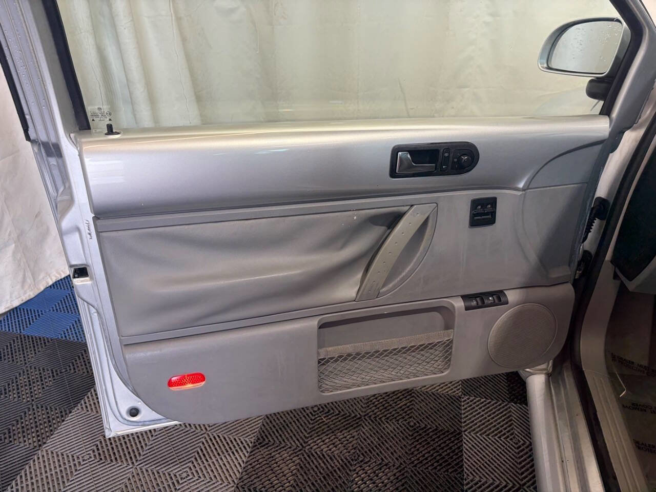 Used 2000 Volkswagen Beetle GLS FWD image 8