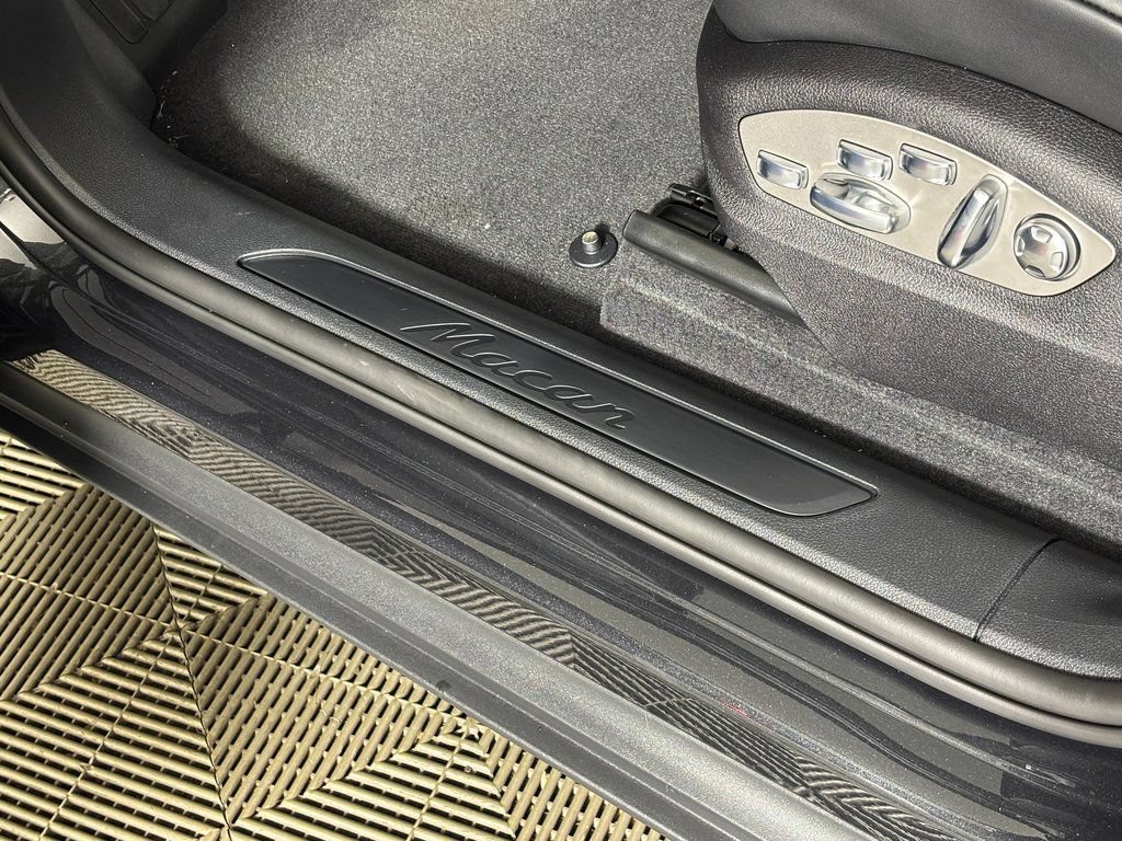 Certified 2026 Porsche Macan AWD/4WD image 18