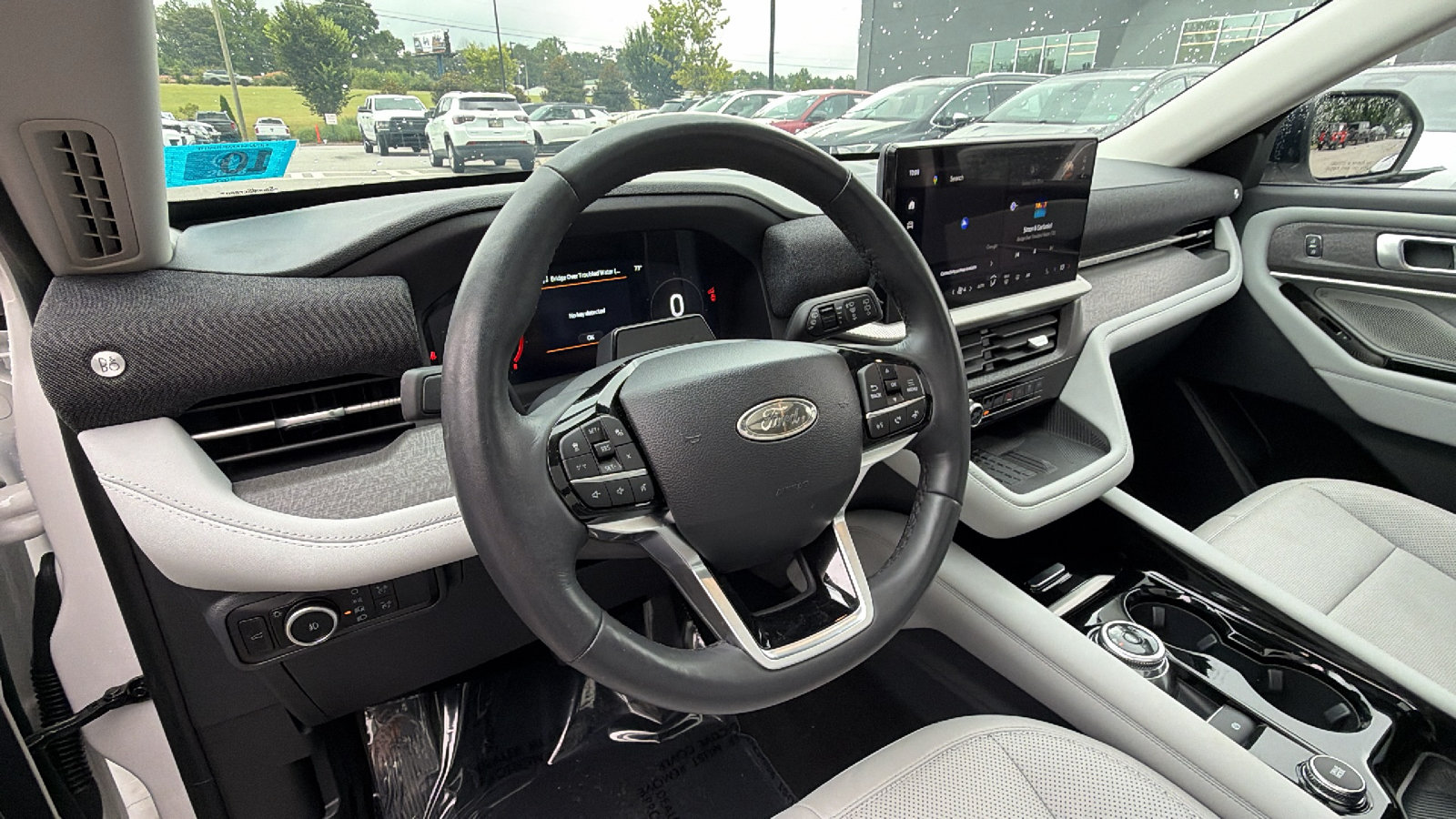 Used 2025 Ford Explorer Platinum w/ Ultimate Package AWD/4WD image 27