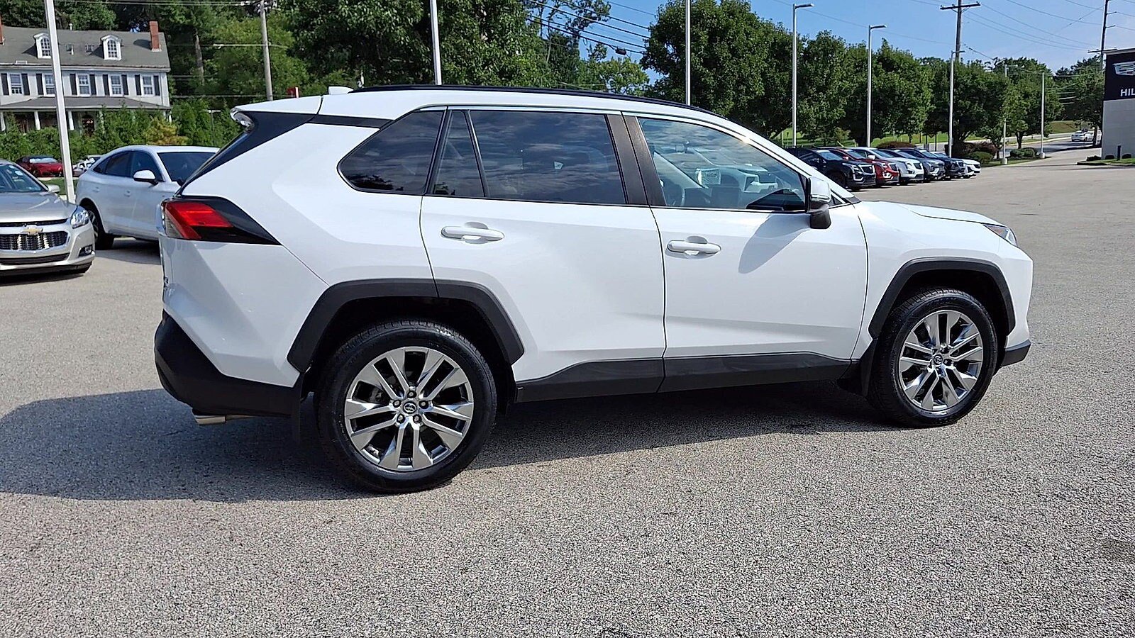 Used 2020 Toyota RAV4 XLE Premium AWD/4WD image 9