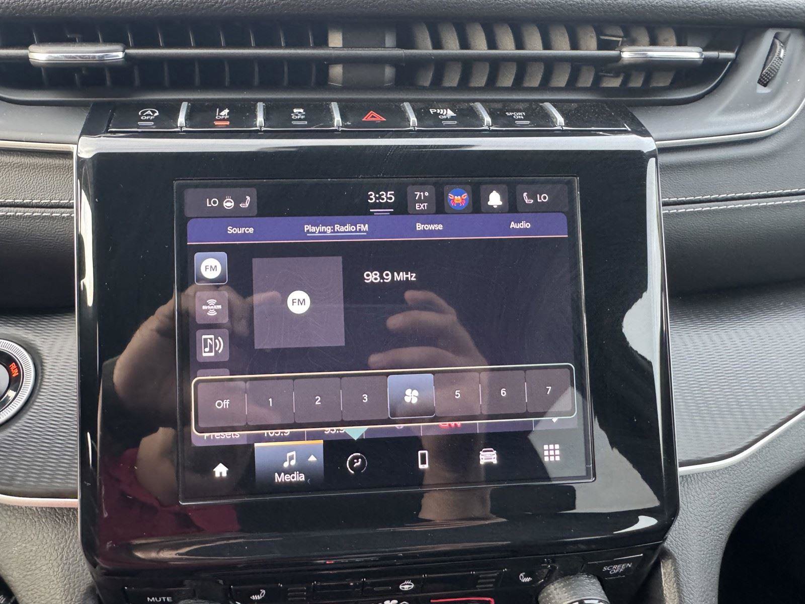 Used 2025 Jeep Grand Cherokee Altitude image 12