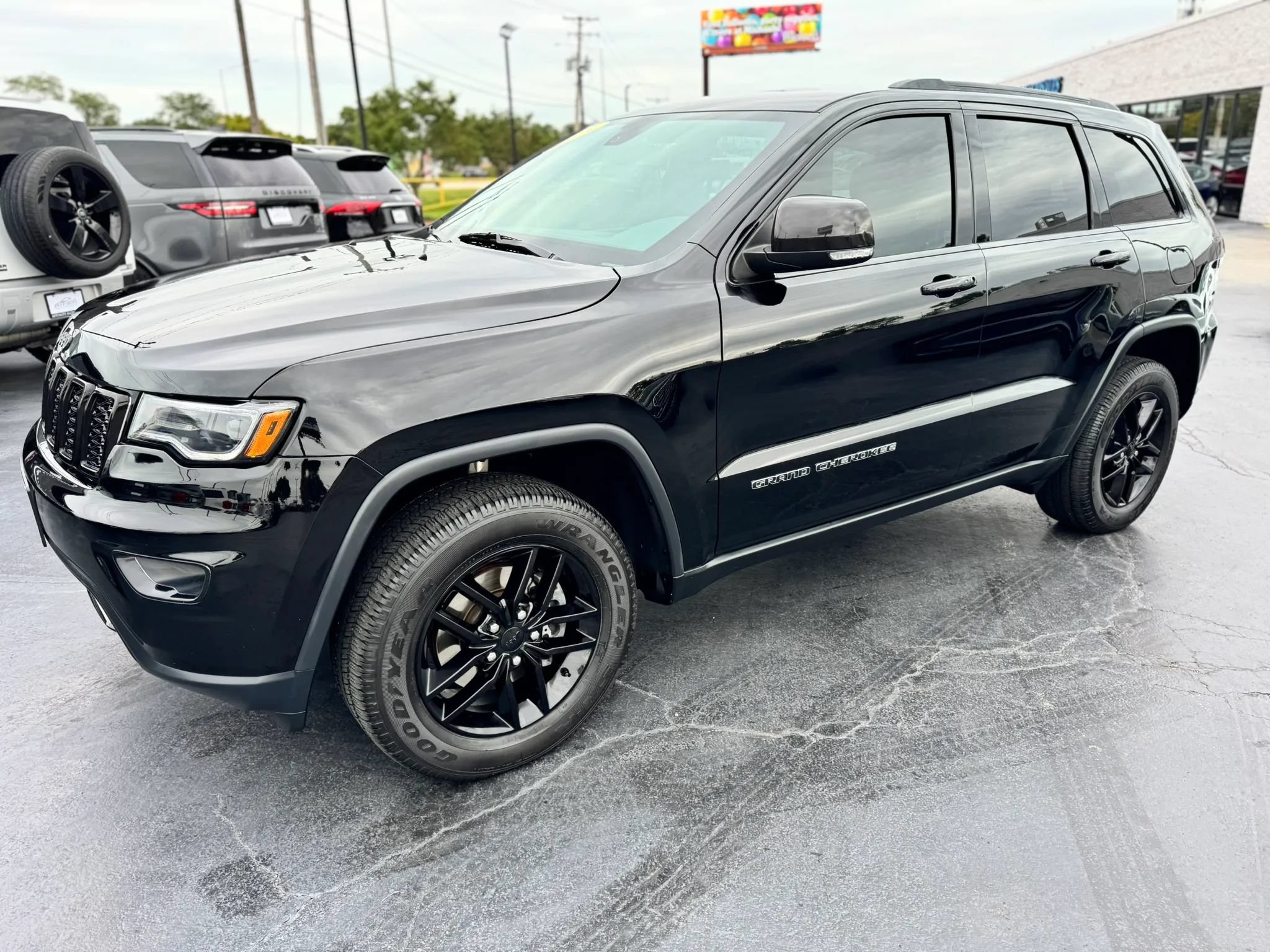 Used 2019 Jeep Grand Cherokee Limited w/ Luxury Group II AWD/4WD image 2