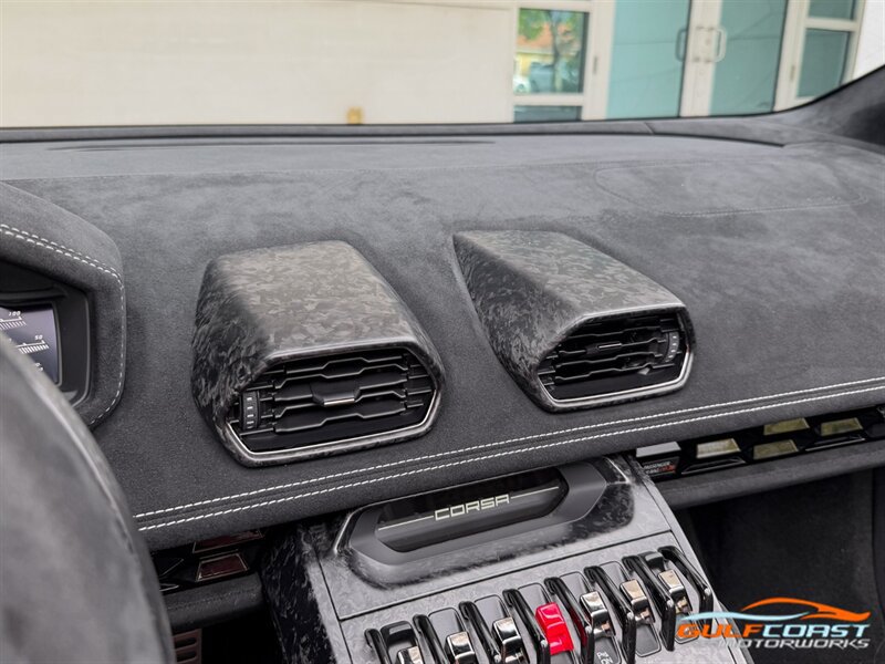 Used 2019 Lamborghini Huracan Performante AWD/4WD image 16