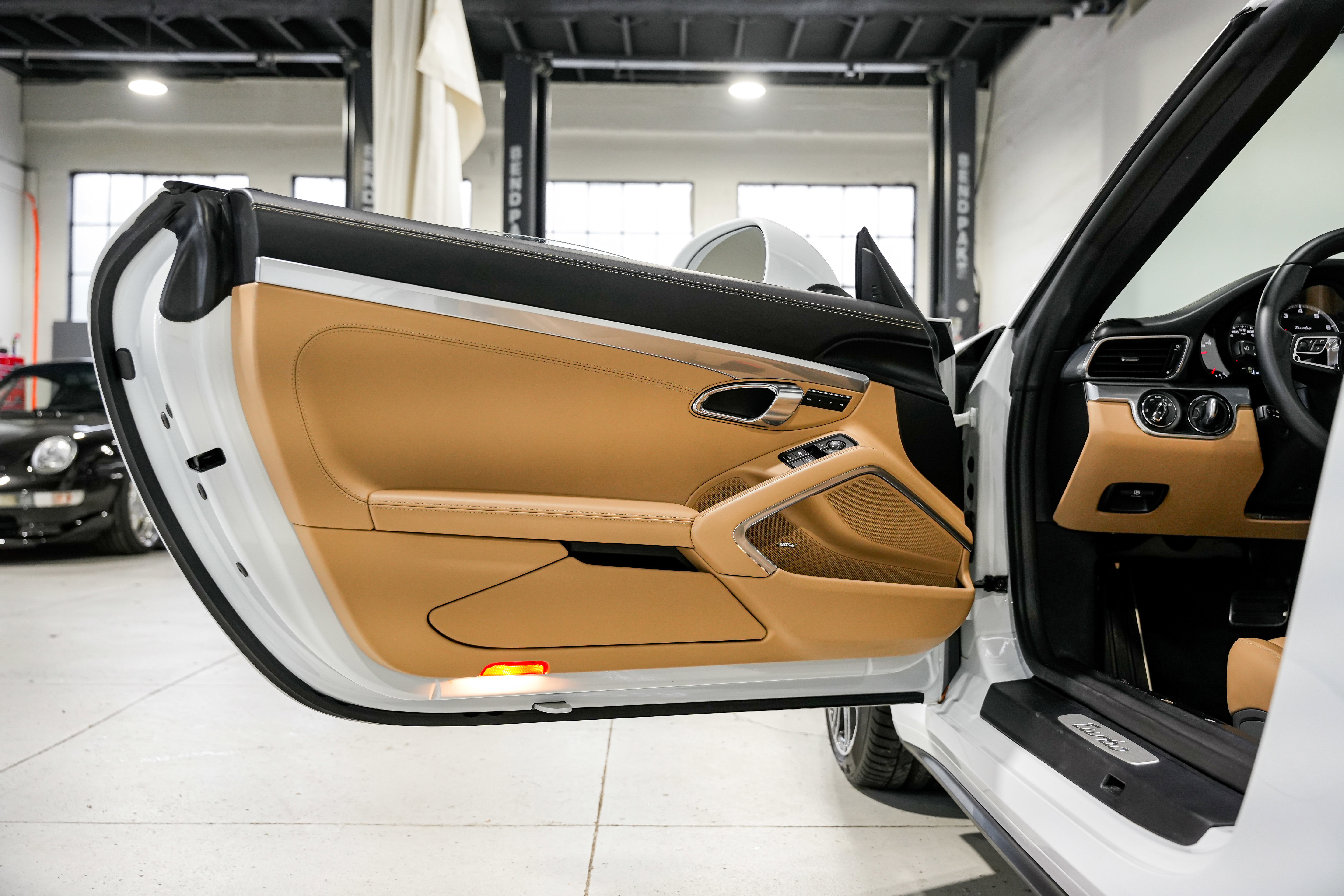 Used 2018 Porsche 911 Turbo image 26