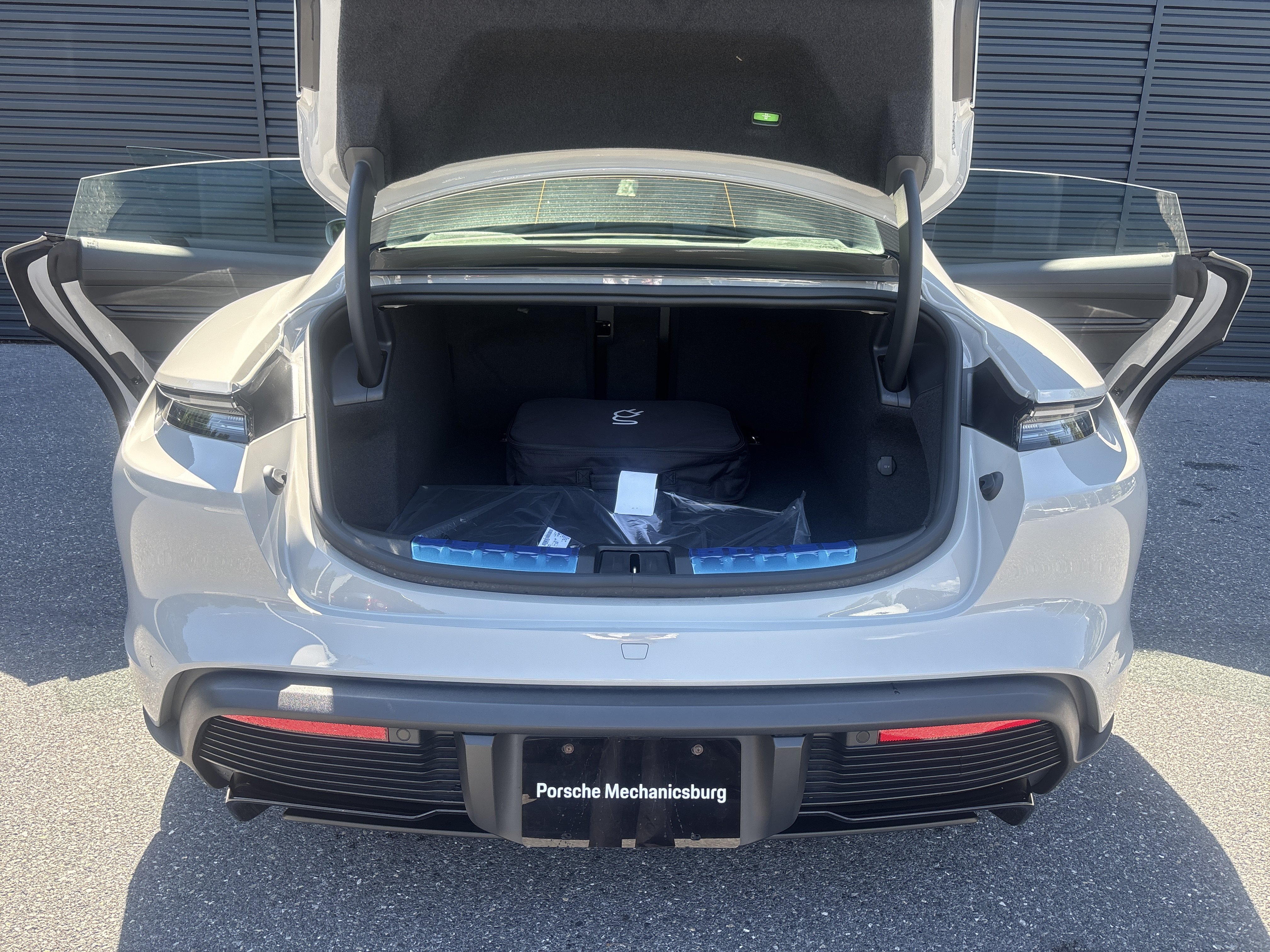 New 2026 Porsche Taycan GTS AWD/4WD image 10