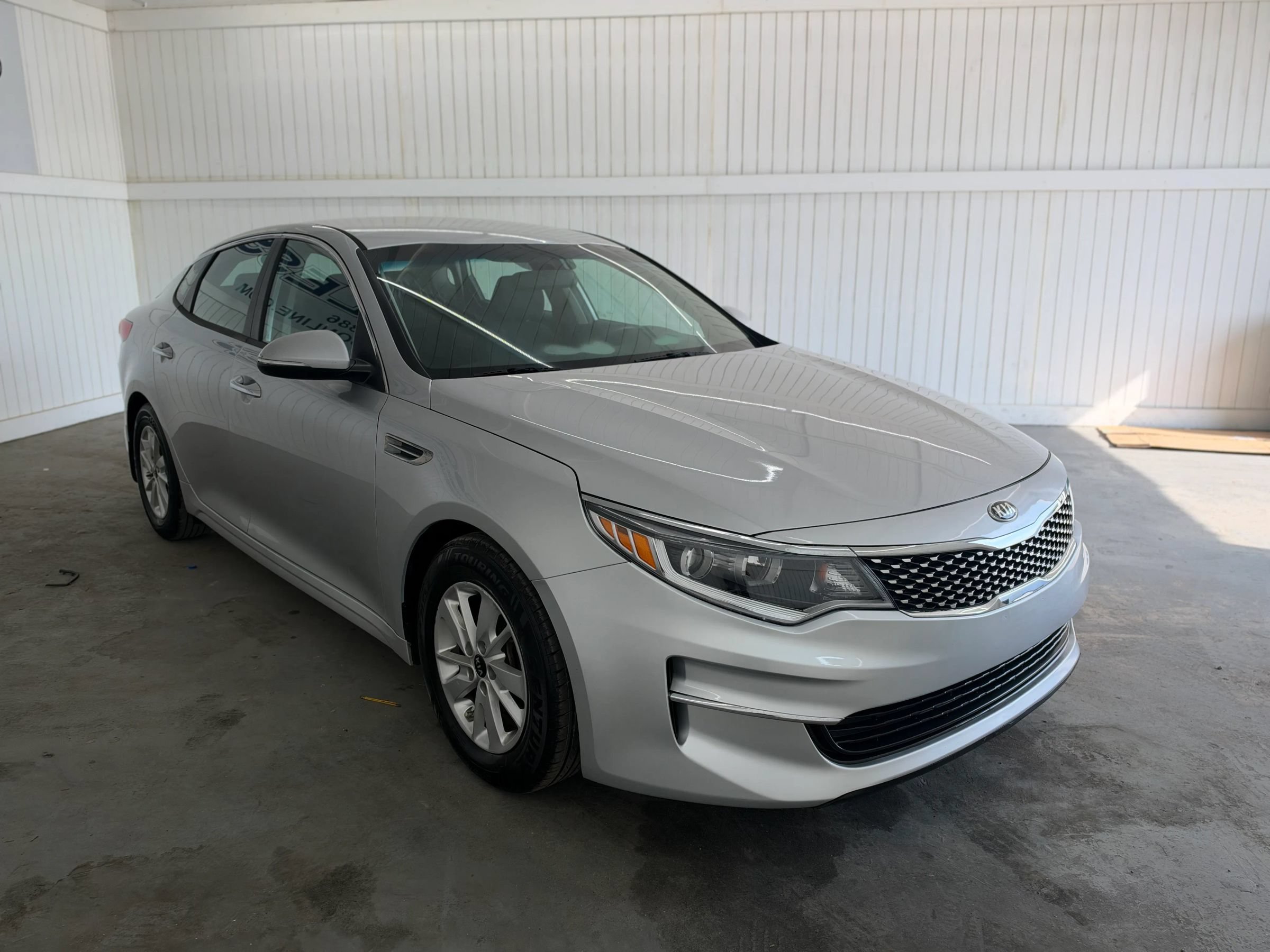 Used 2016 Kia Optima LX FWD image 3