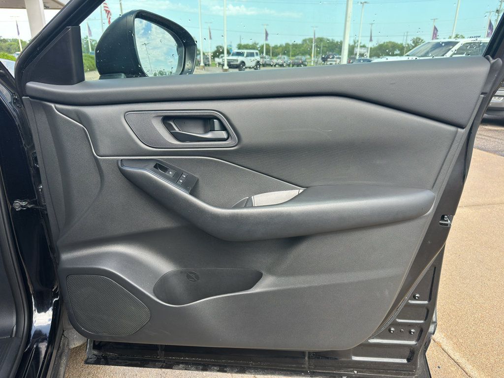 Used 2024 Nissan Rogue S AWD/4WD image 24