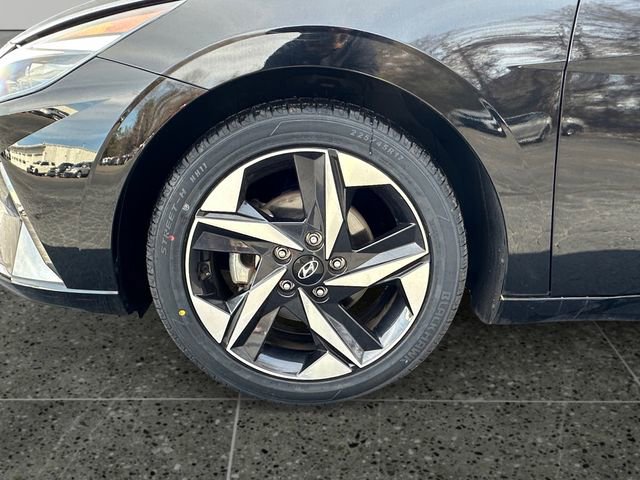 Used 2022 Hyundai Elantra Limited image 14