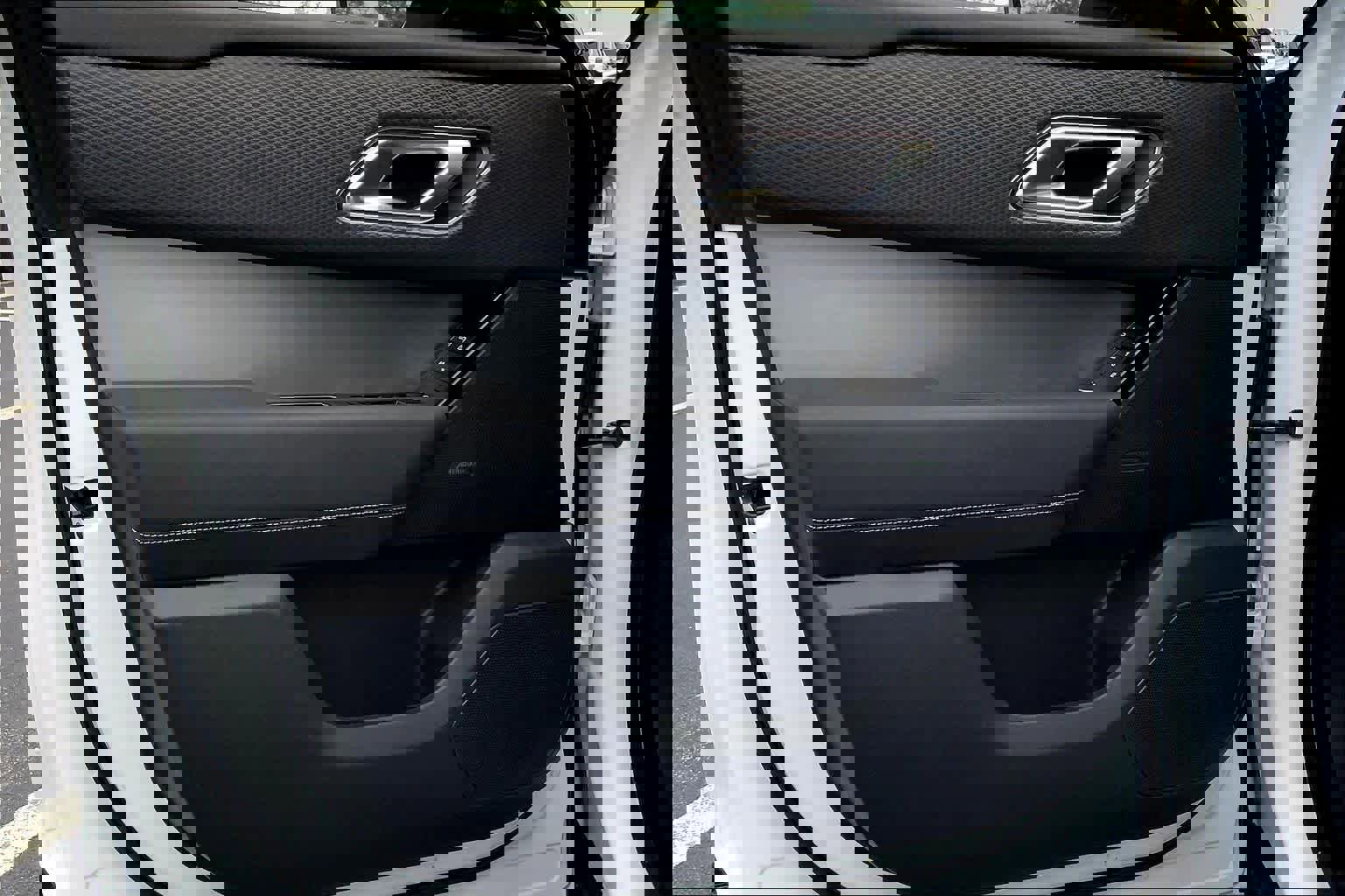 Used 2023 Land Rover Range Rover Velar R-Dynamic S image 19