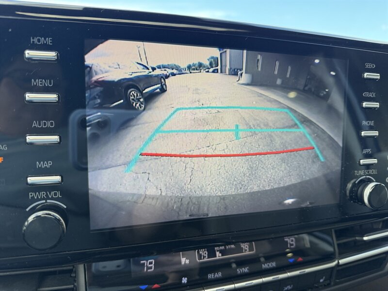 Used 2021 Toyota Sienna XLE w/ XLE Plus Package FWD image 32