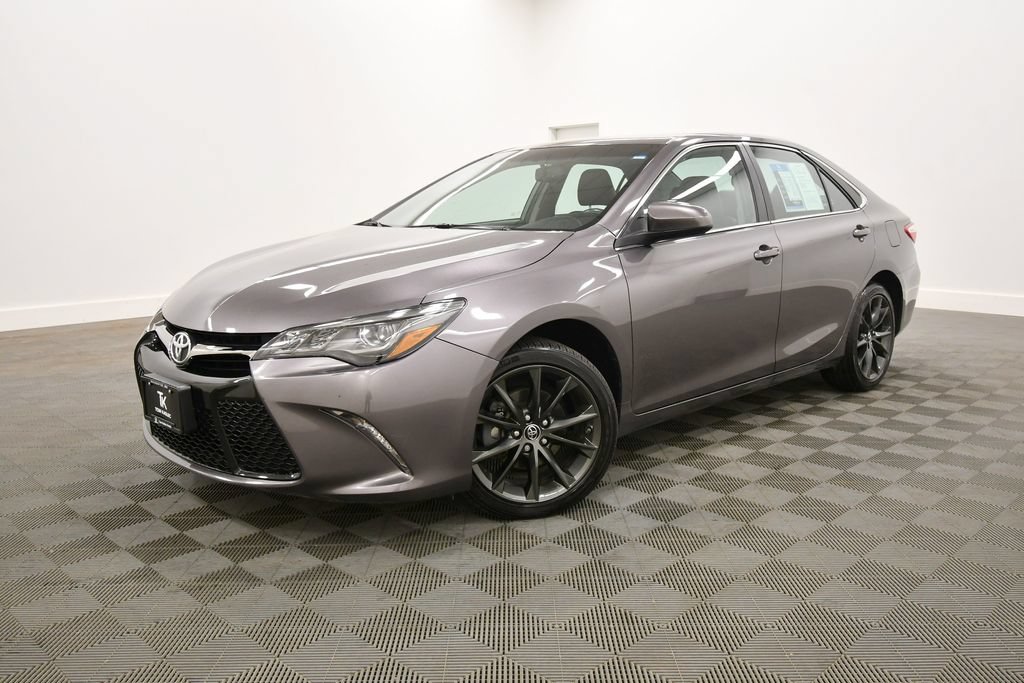 Used 2015 Toyota Camry XSE FWD image 2