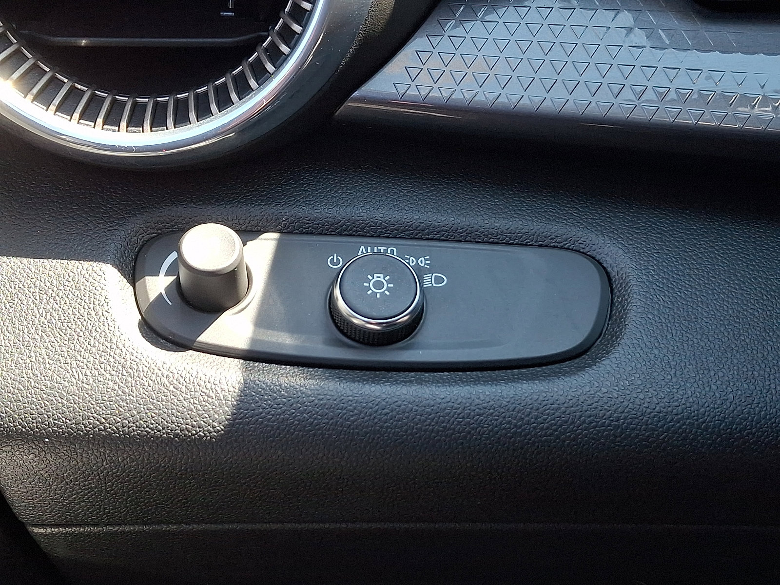 Certified 2024 Chevrolet Trax ACTIV w/ Driver Confidence Package image 22