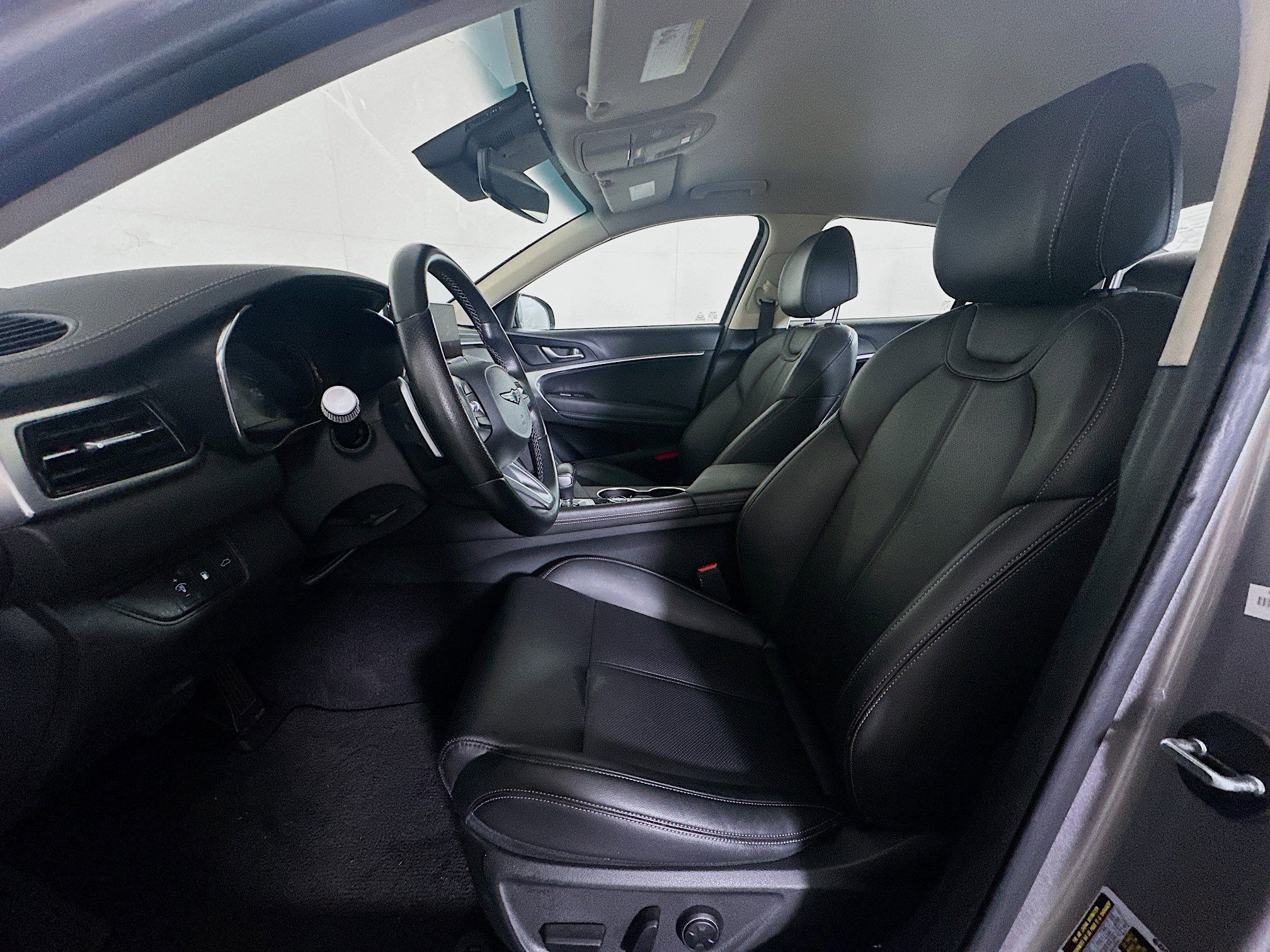 Used 2025 Genesis G70 2.5T RWD image 13