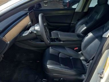 Used 2020 Tesla Model 3 Standard Range RWD image 3