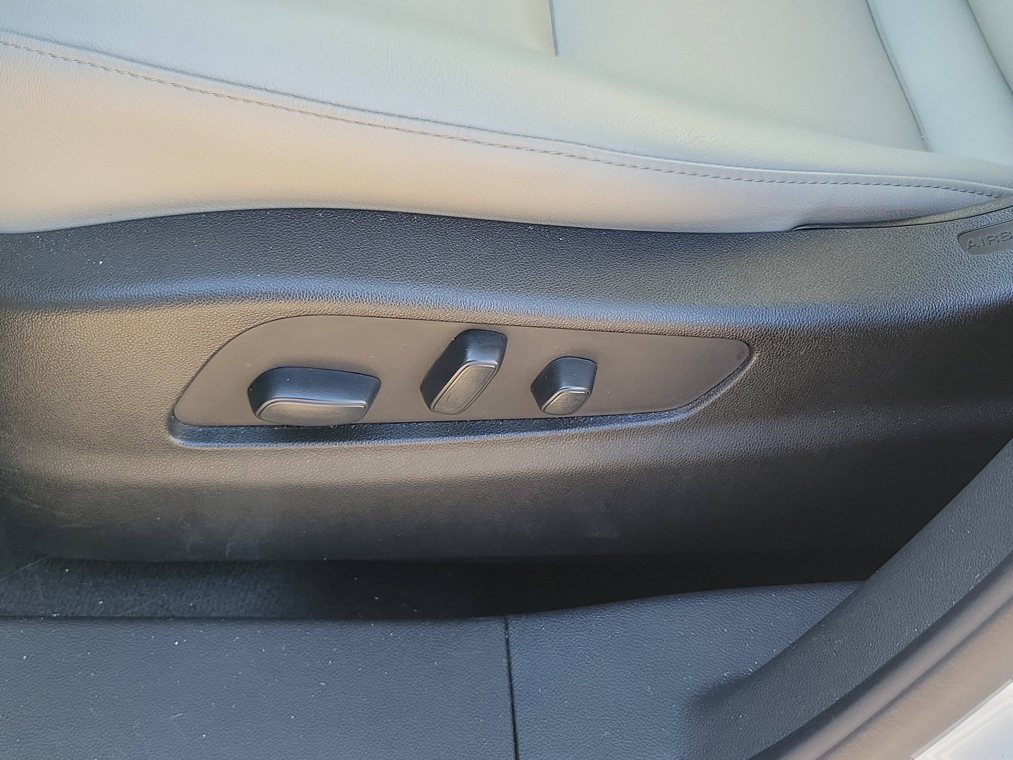 Used 2021 Cadillac XT4 Luxury w/ Driver Awareness Package image 26