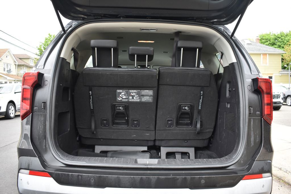 Used 2025 Kia Carnival FWD image 35