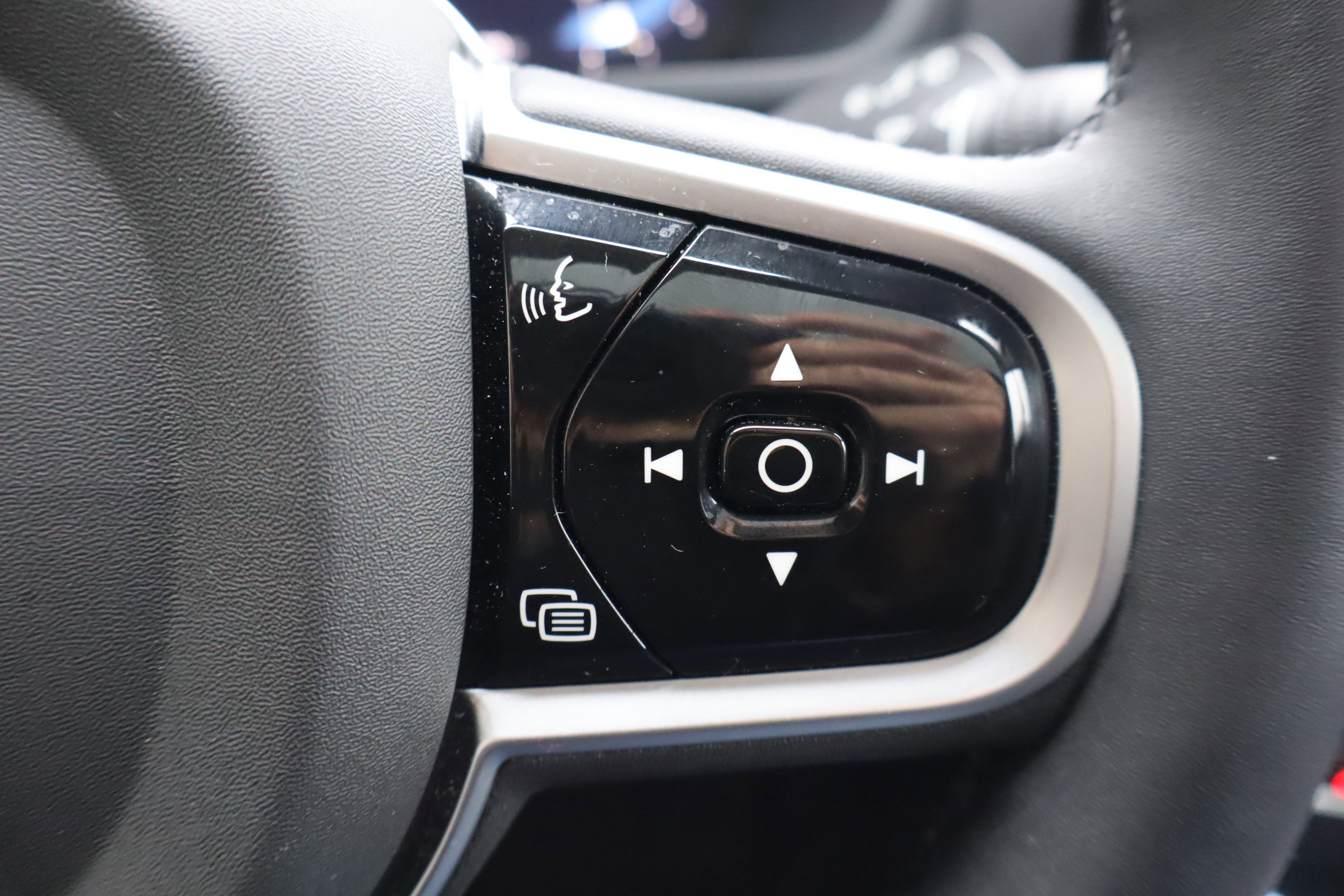 Used 2025 Volvo XC90 B6 Plus image 21