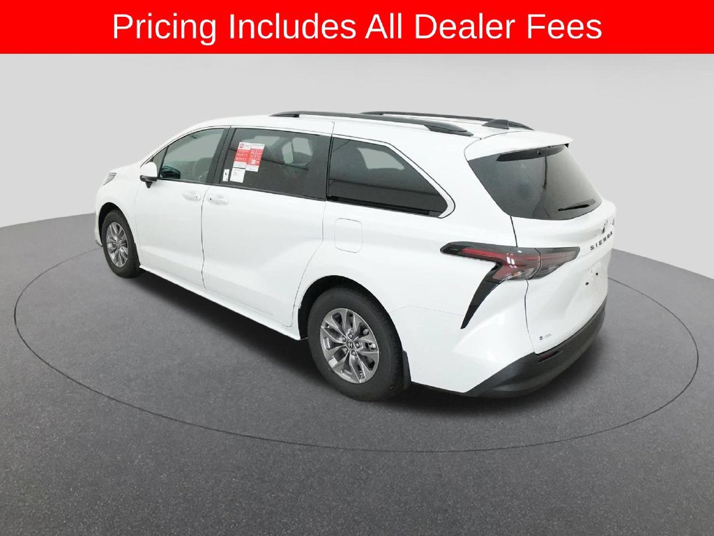 New 2026 Toyota Sienna XLE FWD image 5