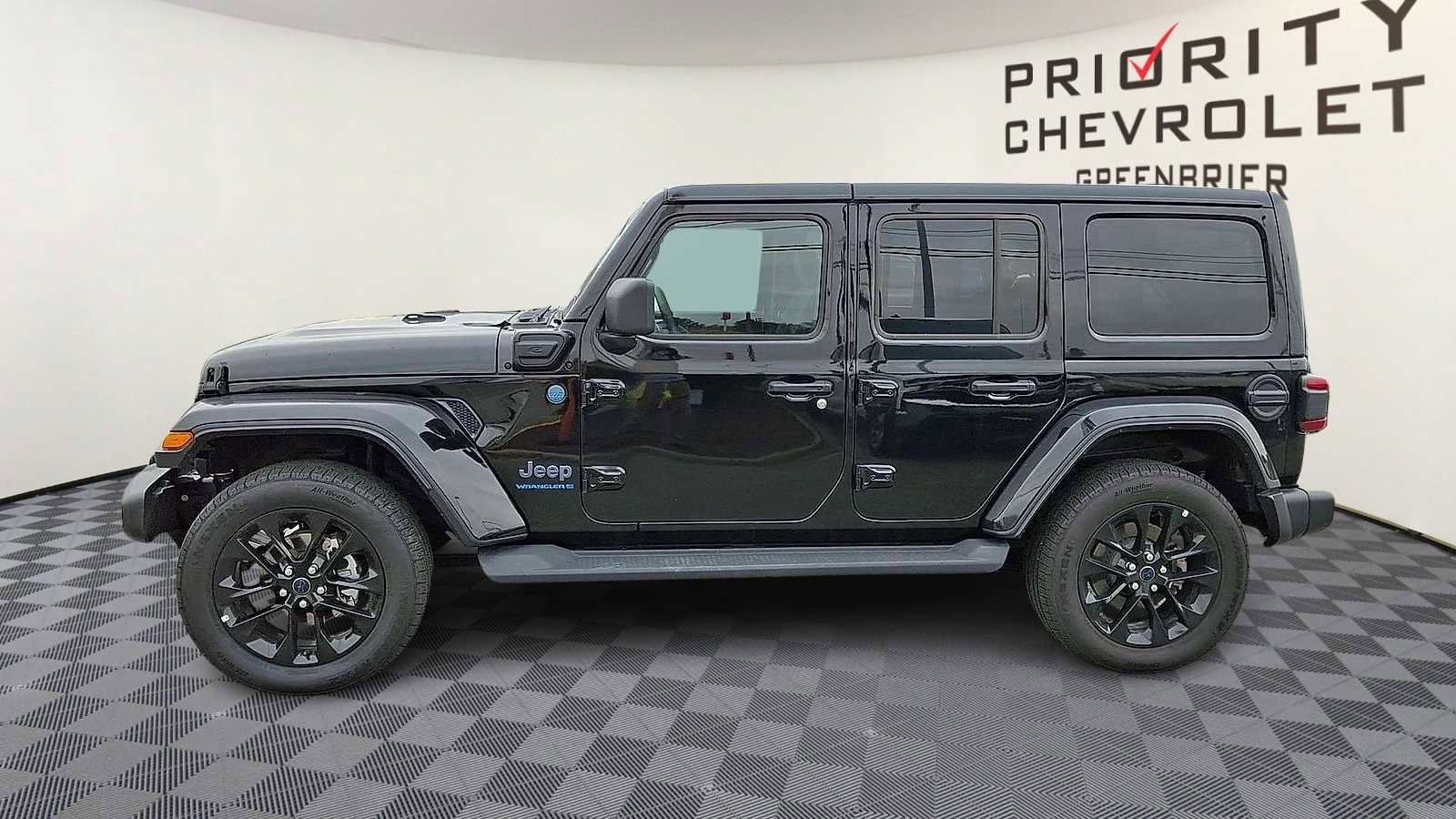Used 2025 Jeep Wrangler Sahara image 5