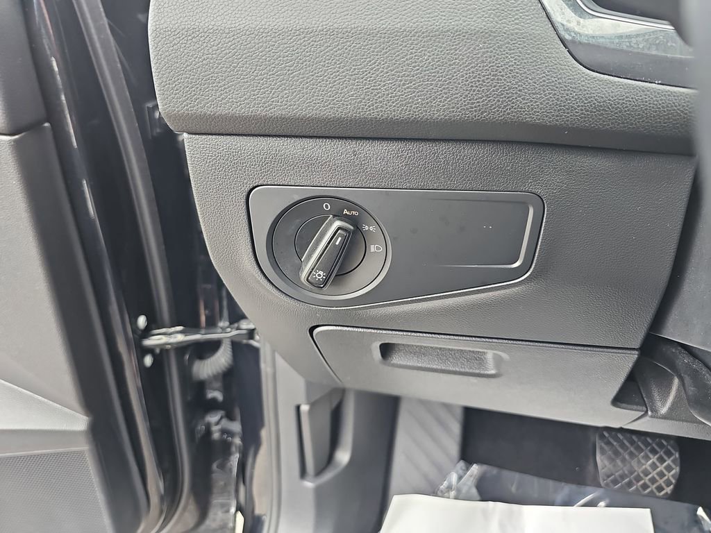 Used 2024 Volkswagen Tiguan S image 30