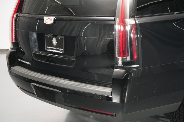 Used 2020 Cadillac Escalade ESV Luxury w/ Escalade Sport Edition AWD/4WD image 9
