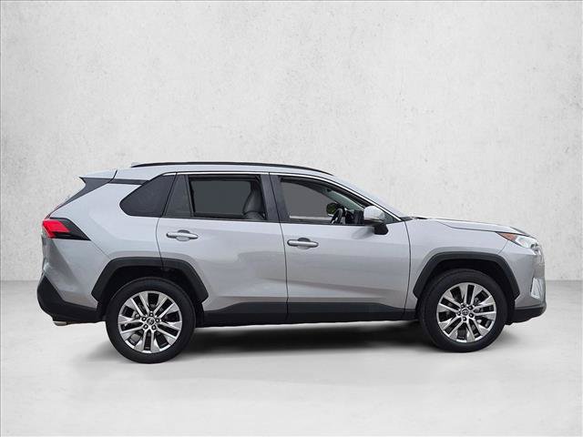 Used 2020 Toyota RAV4 XLE Premium FWD image 4