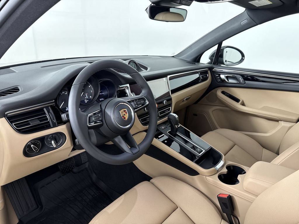 New 2026 Porsche Macan AWD/4WD image 4