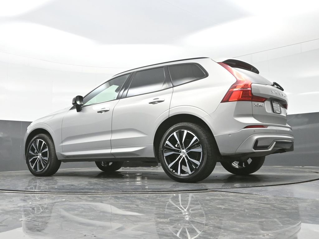 Used 2025 Volvo XC60 B5 Plus image 22