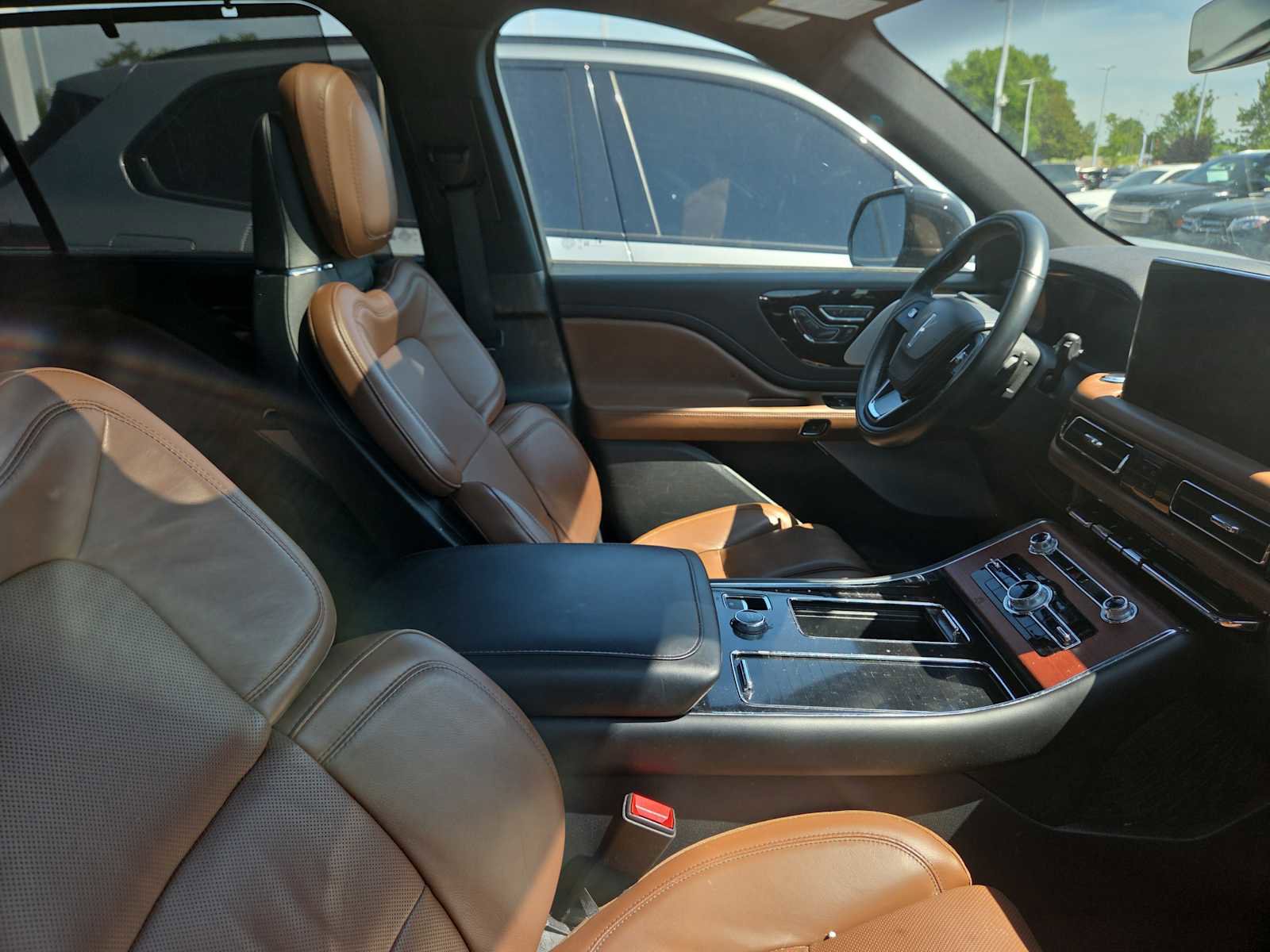 Used 2023 Lincoln Aviator Reserve w/ Equipment Group 201A AWD/4WD image 4