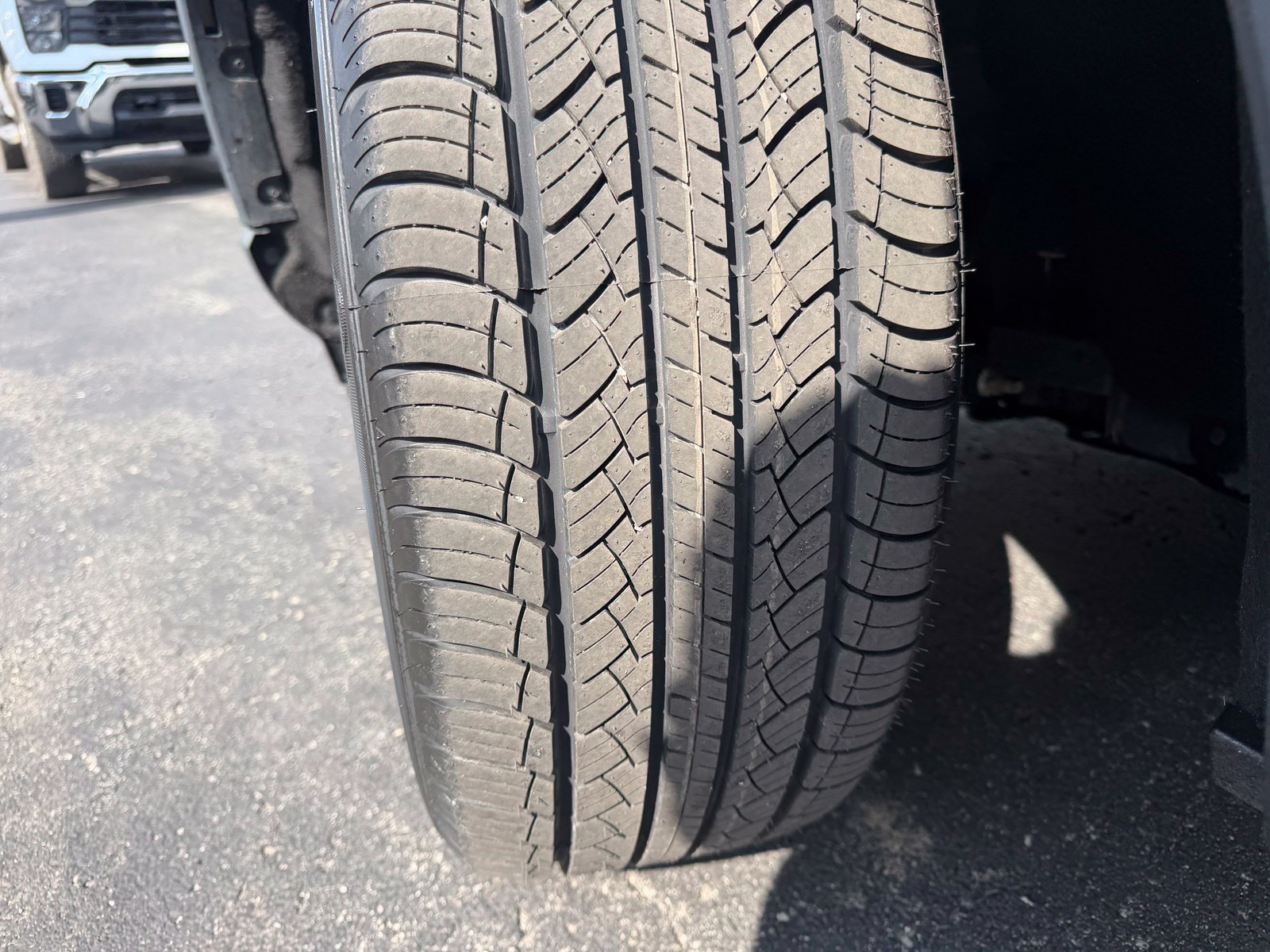 Used 2022 Ford Explorer XLT w/ Equipment Group 202A AWD/4WD image 5