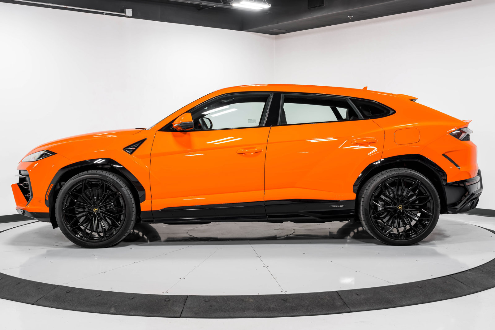 Used 2025 Lamborghini Urus S AWD/4WD image 6