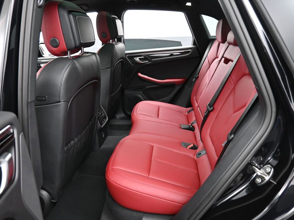 Certified 2025 Porsche Macan AWD/4WD image 25