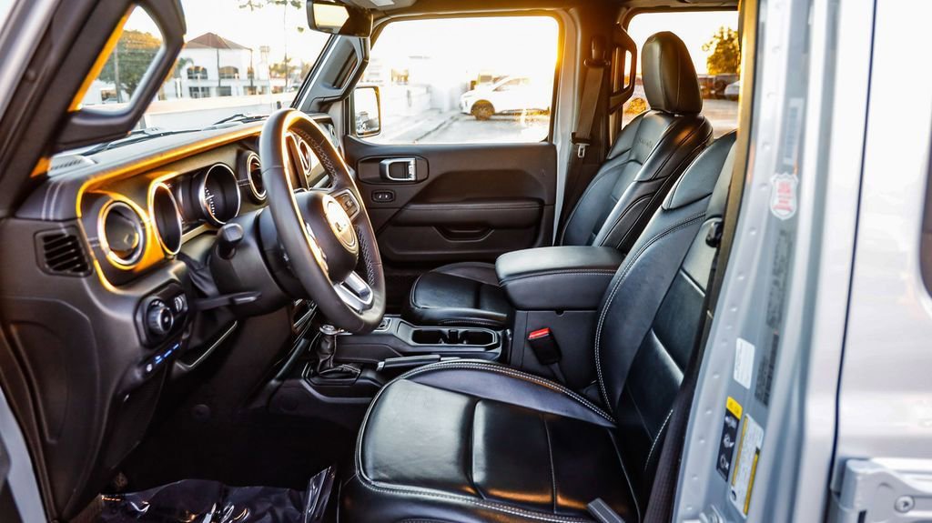 Used 2023 Jeep Wrangler Unlimited Sahara image 22