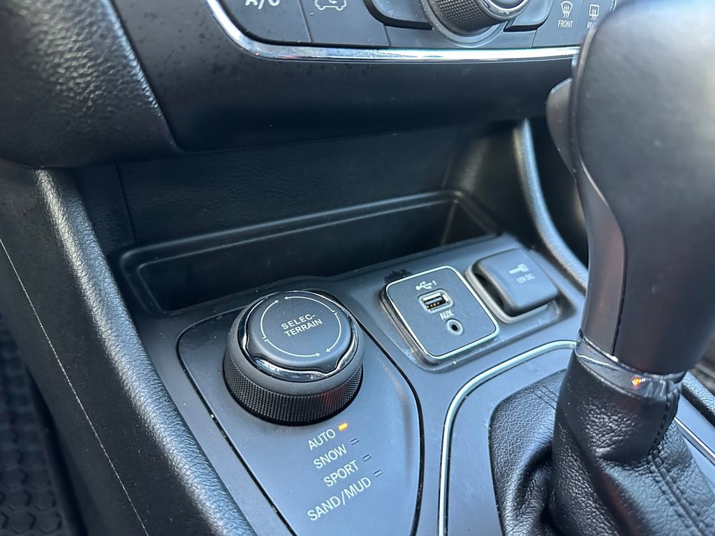 Used 2022 Jeep Cherokee Latitude w/ Sun & Sound Group image 70