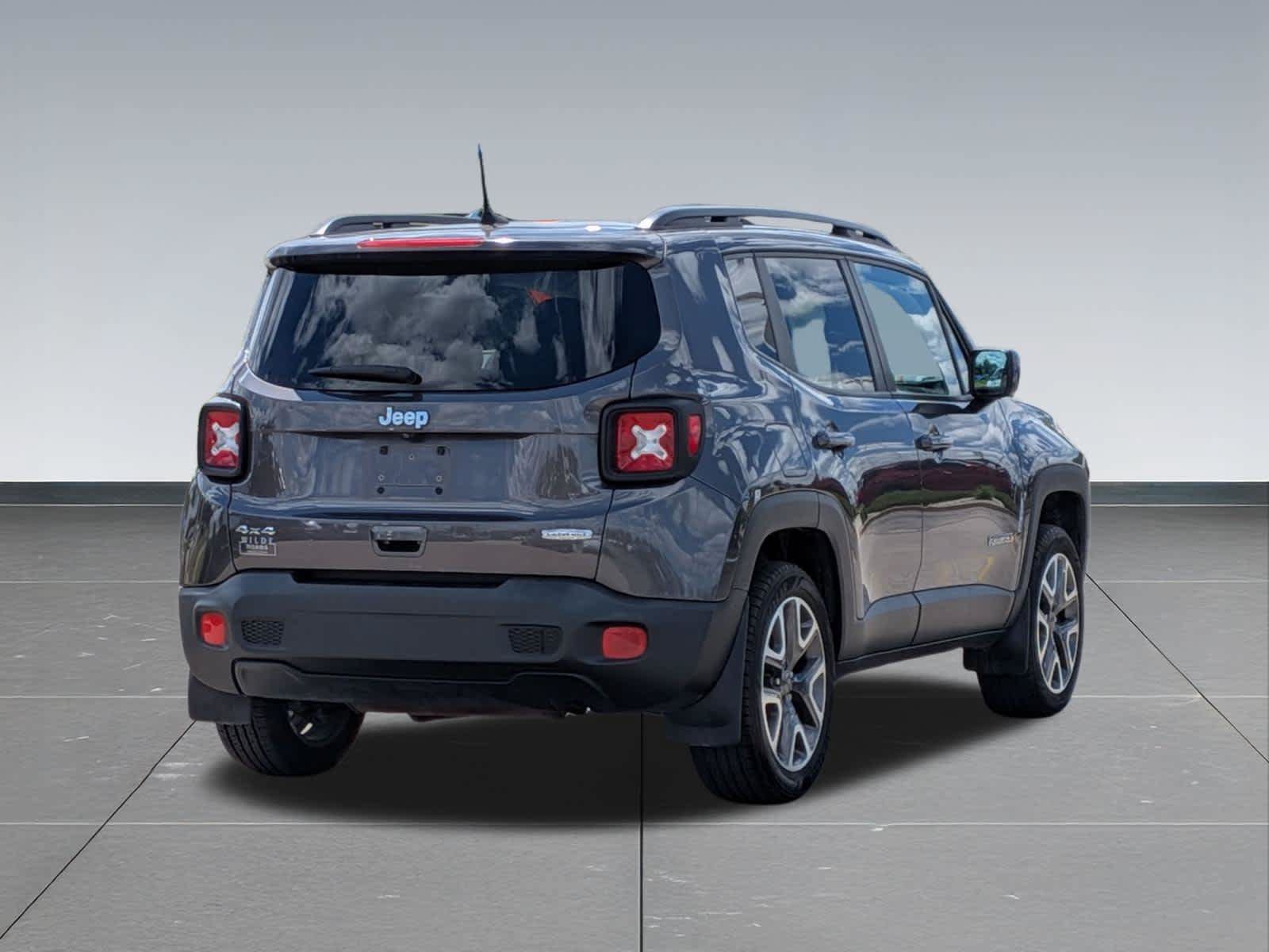 Used 2018 Jeep Renegade Latitude w/ Cold Weather Group AWD/4WD image 5