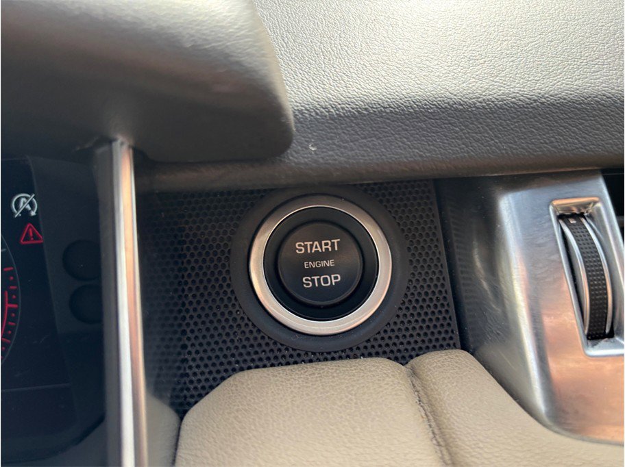 Used 2020 Land Rover Range Rover Sport SE image 31