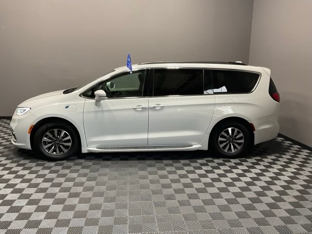 Used 2021 Chrysler Pacifica Touring FWD image 6