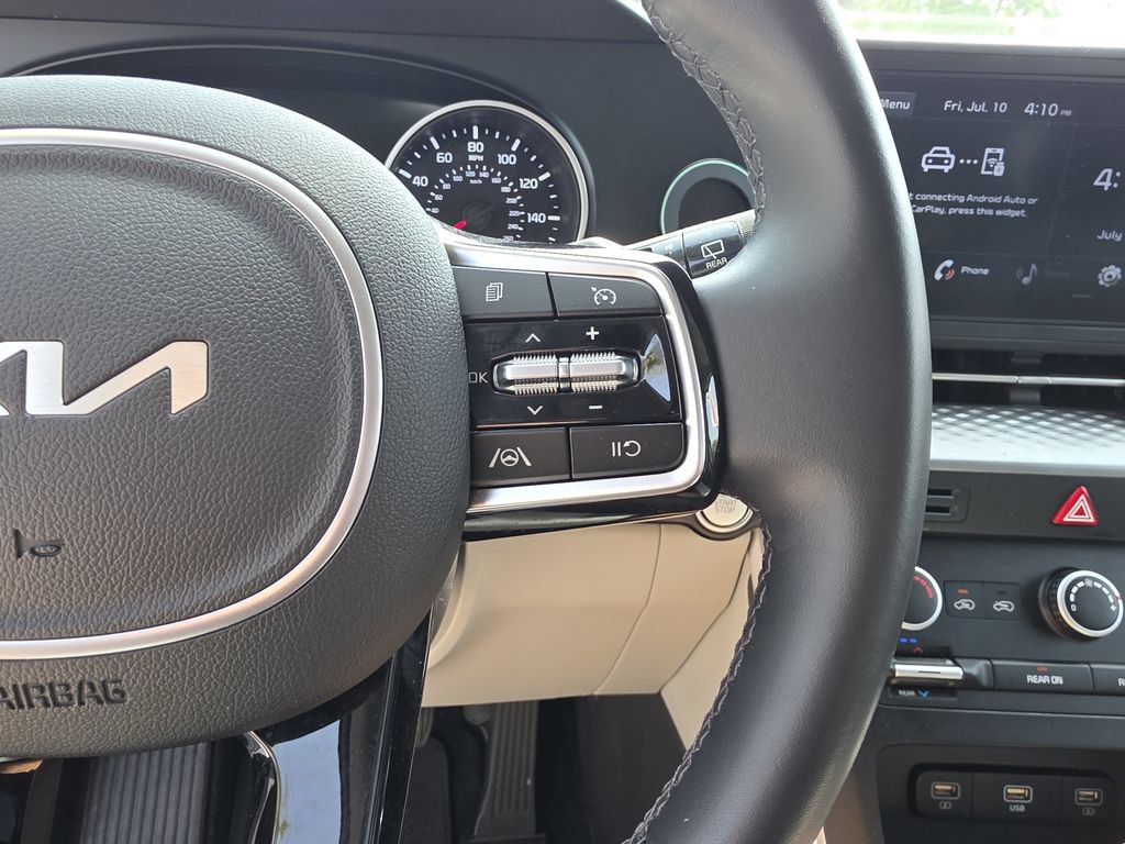 Used 2022 Kia Carnival LX FWD image 24